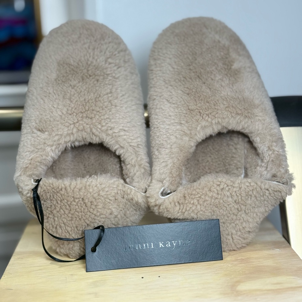 Jenni Kayne Shearling Moroccan Slipper in Cream and Tan